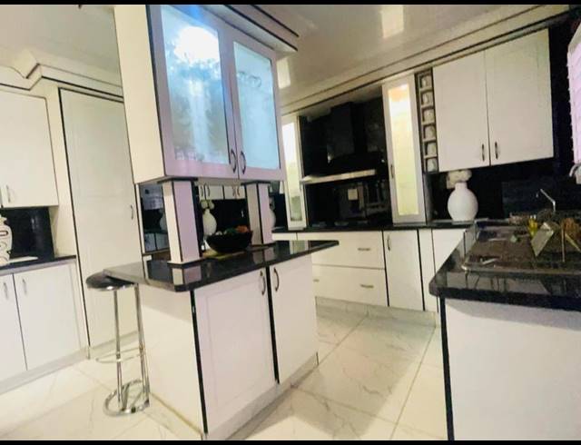 7 BEDROOM HOUSE FOR SALE IN NEW STATE AREA